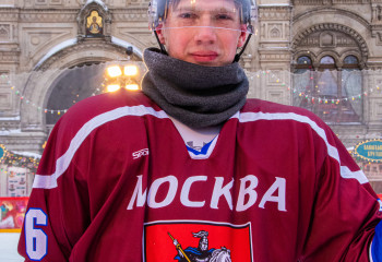 На Главном катке страны на Красной площади с подачи студента РГСУ забита первая шайба!