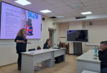 Преподаватели и студенты кафедры иностранных языков и культуры на Дне открытых дверей