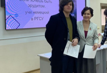 Преподаватели и студенты кафедры иностранных языков и культуры на Дне открытых дверей