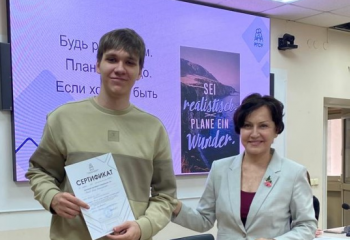 Преподаватели и студенты кафедры иностранных языков и культуры на Дне открытых дверей