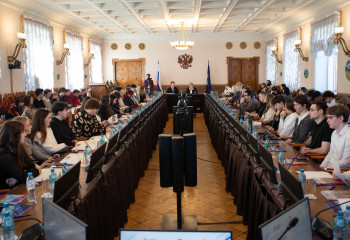 Преподаватели и студенты факультета политических и социальных технологий приняли участие в научно-практической конференции «Кадровое обеспечение семейной политики и вопросы семьеведения»