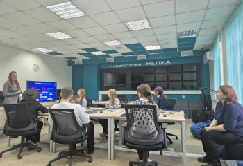 В гостях у кафедры коммуникационного менеджмента и управление отношениями Факультета политических и социальных технологий юные журналисты, Студия журналистики «Пишем» (г. Тюмень)