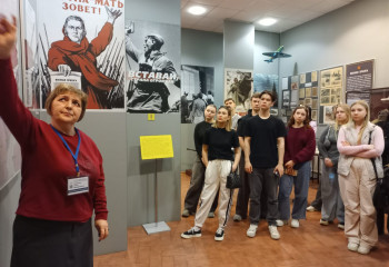 Почтим подвиг защитников Москвы: путешествие студентов и преподавателей к мемориалу героям-сибирякам в преддверии Дня Победы