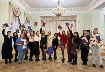 На кафедре искусств прошли защиты выпускных квалификационных работ и торжественное вручение дипломов выпускникам очно-заочной и заочной форм обучения направлений подготовки «Дизайн» и «Культурология»