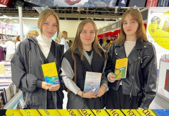 Кафедра иностранных языков и культуры и студенты РГСУ на 38-ой Московской международной книжной выставке-ярмарке