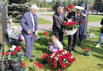 Открытие мемориальной доски Герою России