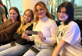 Кафедра иностранных языков и культуры в англоязычном разговорном клубе Toastbusters в ЦПКиО им. Горького