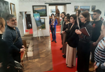 Преподаватели и студенты кафедры живописи посетили юбилейную выставку картин проекта Кавказский маршрут "Нам 5 лет​"
