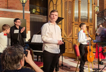 ​​Студент кафедры искусств, пианист, Владимир Подхалюзин выступил на фестивале Большие и малые звезды