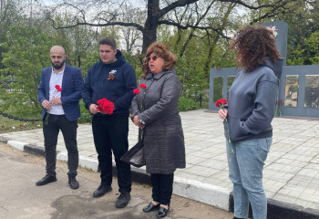 У Мемориала участникам Великой Отечественной Войны прошла церемония возложения цветов в честь 79-ой годовщины Победы в Великой Отечественной войне