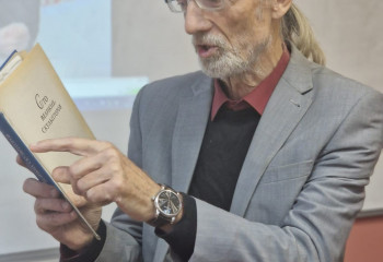 Известный скульптор академик РАХ Суровцев В.А. выступил на кафедре иностранных языков и культуры РГСУ