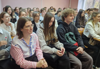 Известный скульптор академик РАХ Суровцев В.А. выступил на кафедре иностранных языков и культуры РГСУ