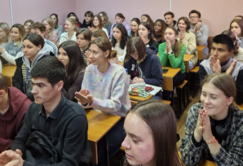 Известный скульптор академик РАХ Суровцев В.А. выступил на кафедре иностранных языков и культуры РГСУ