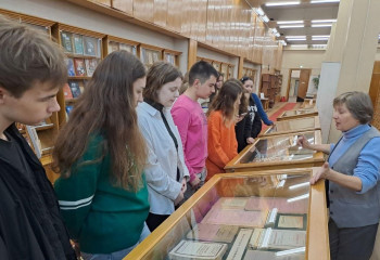 Посещение выставки «СССР и Китай: страницы истории 1922-1949» в Филиале Государственной публичной исторической библиотеки России студентами кафедры иностранных языков и культуры