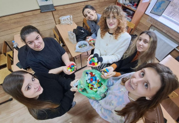 На кафедре иностранных языков и культуры завершились мероприятия волонтерской направленности «Добрые крышечки» и «Сдай батарейку – спаси Планету»