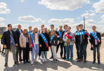 Студенты и сотрудники РГСУ приняли участие в акции возложения цветов в Музее Победы